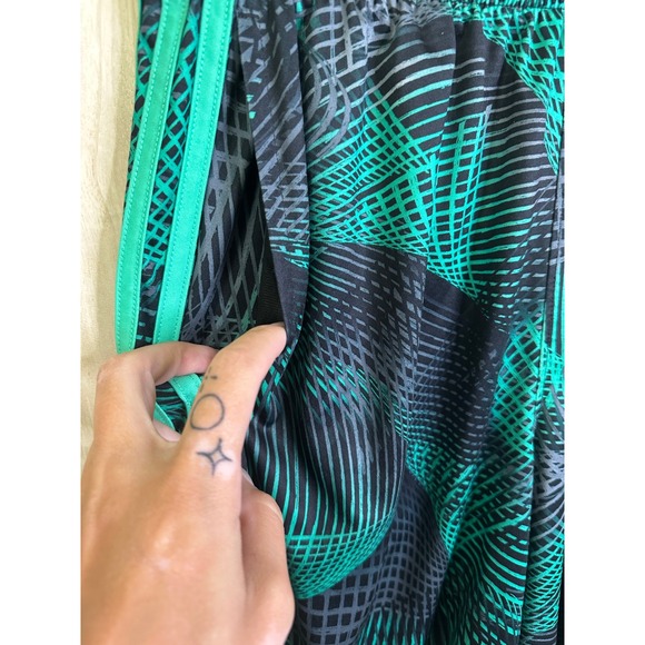 Adidas Youth XL (18/20) Athletic Shorts 3-Stripe Geometric Pattern Green - Picture 3 of 6